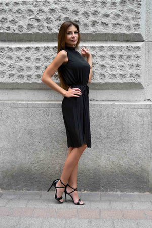 Kathy dress in black with a tie